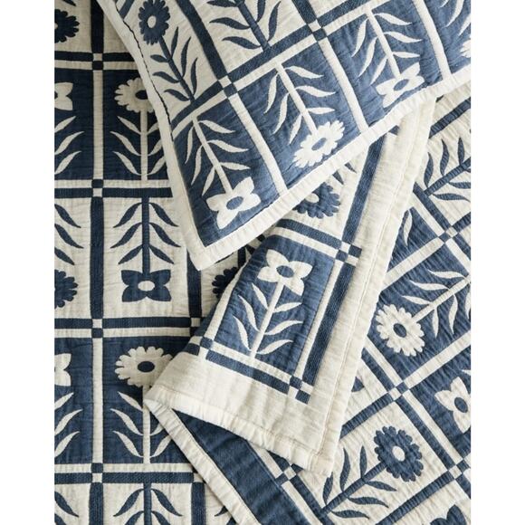 NEW QUINCE Organic Cotton Jacquard Floral Coverlet Blue King California King - Picture 2 of 9